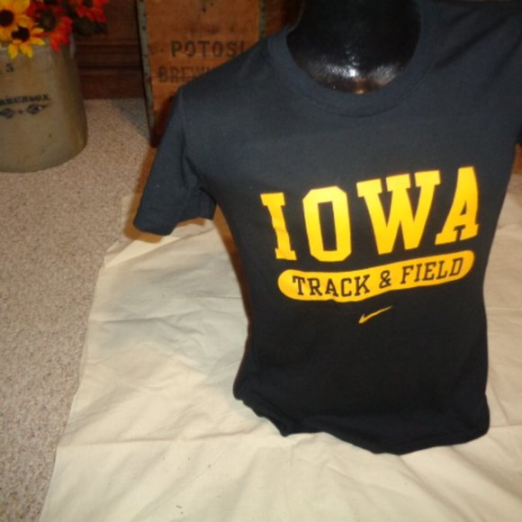 New Women's Iowa Hawkeyes Nike Dri Fit T-shirt - Picture 1 of 5